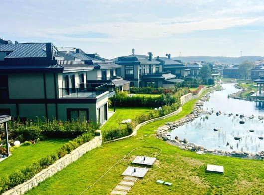 KEMER COUNTRY SU EVLER'DE MÜSTAKİL BAHÇELİ 7+1 SATILIK VİLLA